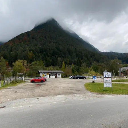 Simple & Functional Basement Stay With Private Bath Apartment Scharnitz