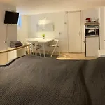 Simple & Functional Basement Stay With Private Bath * Scharnitz