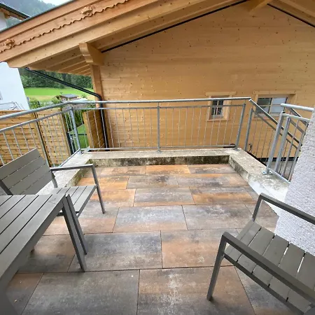 Apartmán Simple & Functional Basement Stay With Private Bath